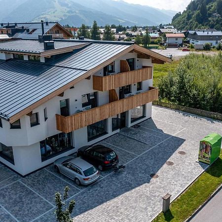 Tevini Boutique Suites By We Rent Zell am See Bagian luar foto