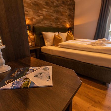 Tevini Boutique Suites By We Rent Zell am See Ruang foto