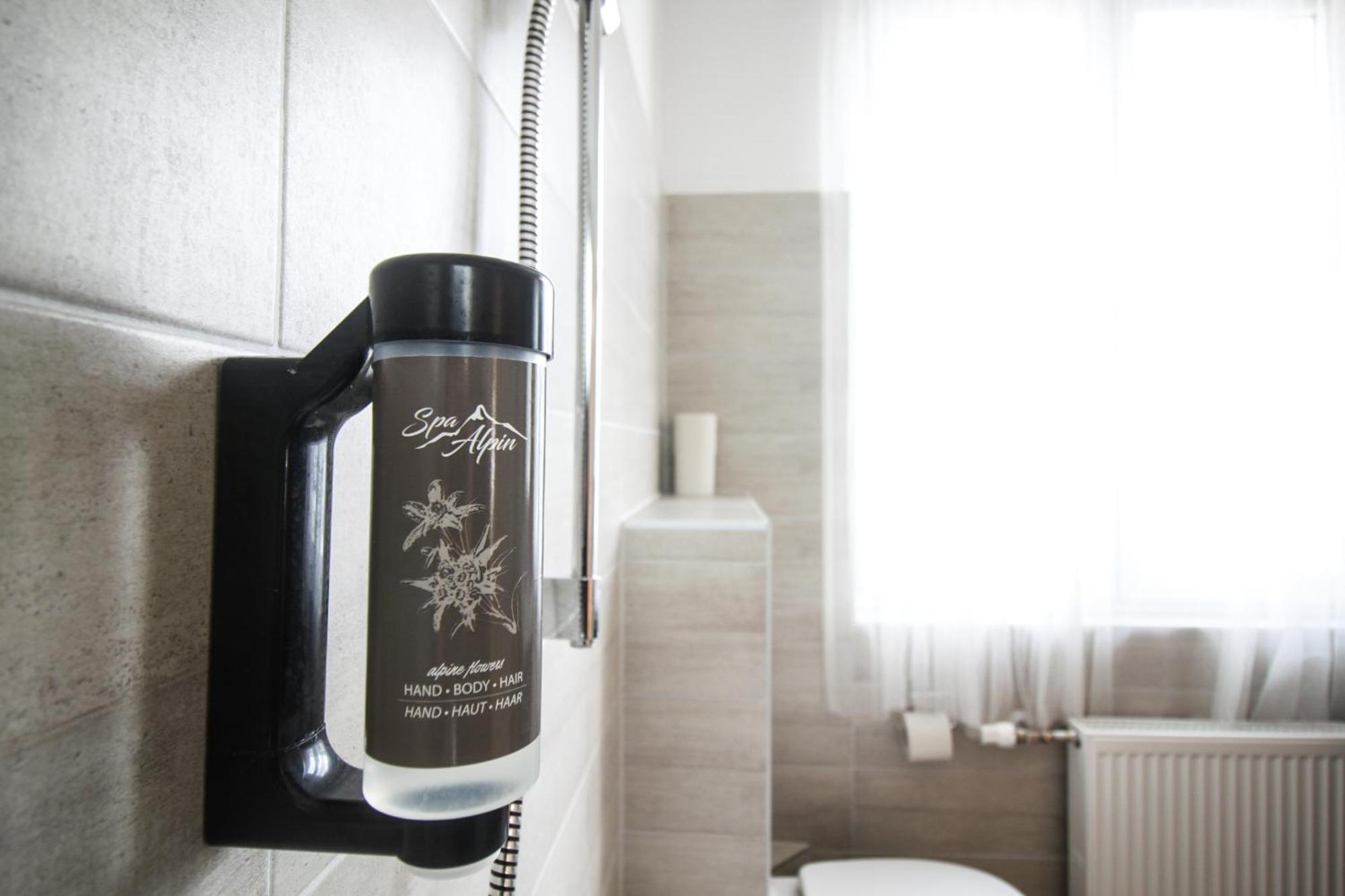 Tevini Boutique Suites By We Rent Zell am See Bagian luar foto