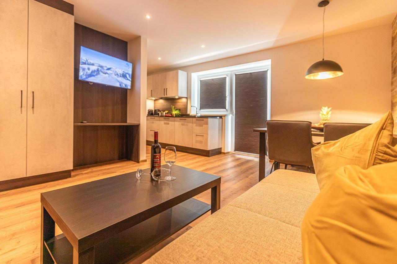 Tevini Boutique Suites By We Rent Zell am See Bagian luar foto