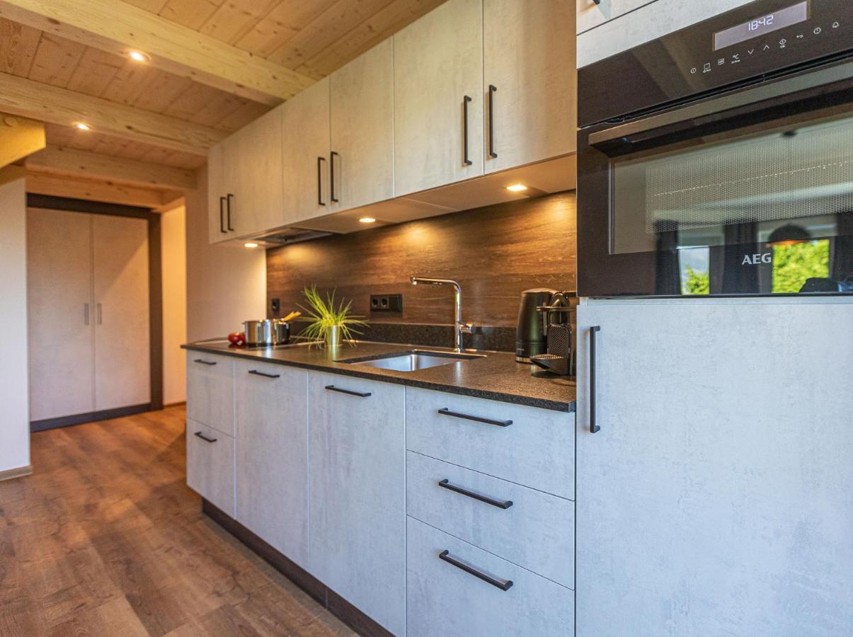 Tevini Boutique Suites By We Rent Zell am See Bagian luar foto