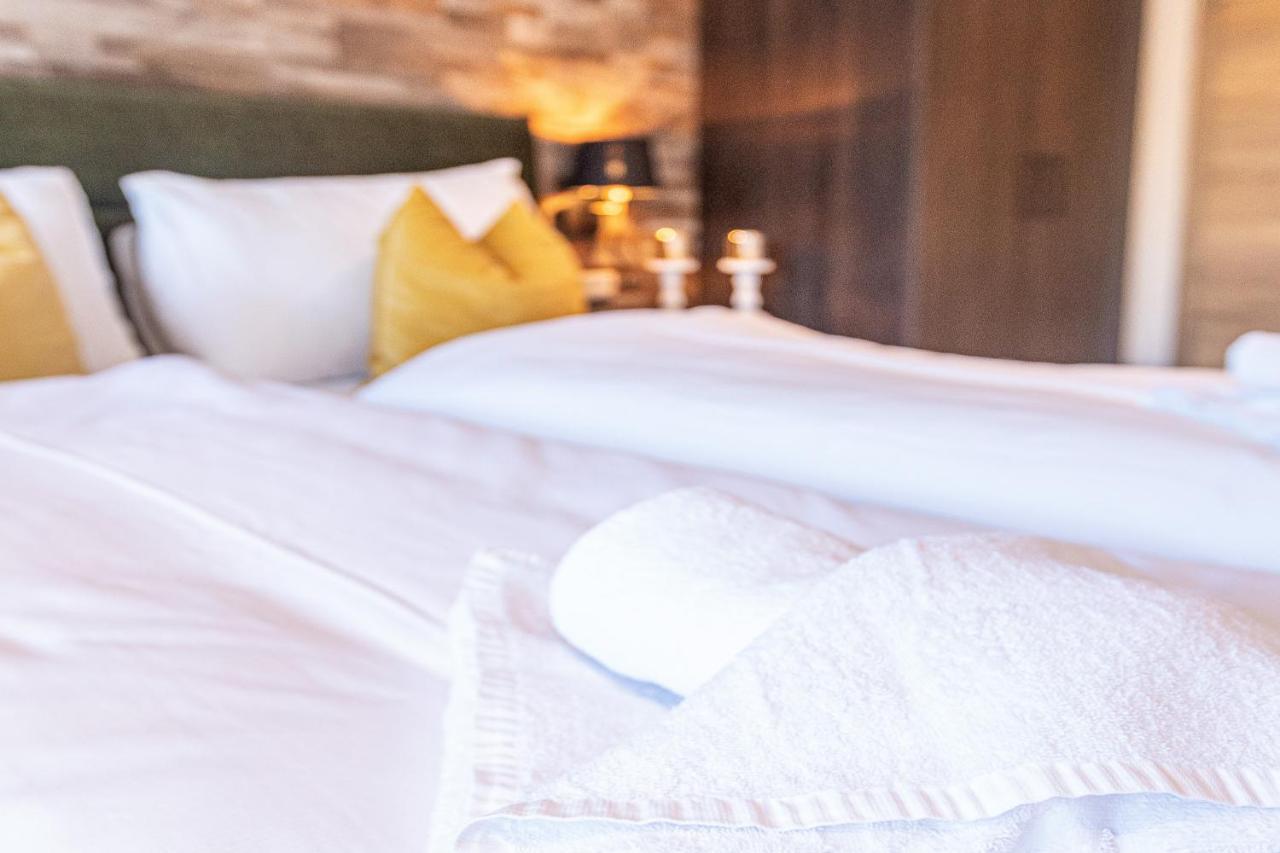Tevini Boutique Suites By We Rent Zell am See Bagian luar foto
