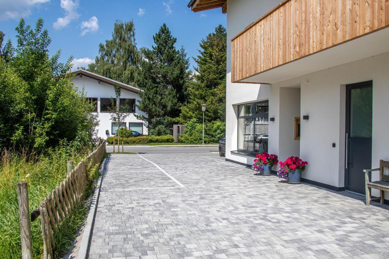 Tevini Boutique Suites By We Rent Zell am See Bagian luar foto