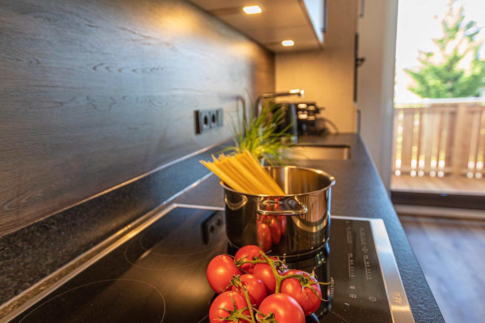 Tevini Boutique Suites By We Rent Zell am See Ruang foto